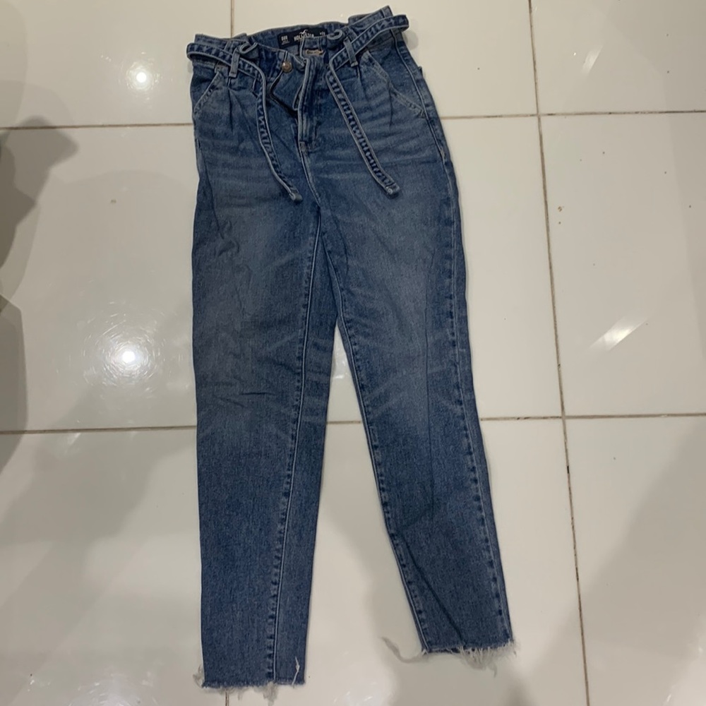 HIGH RISE MOM JEANS